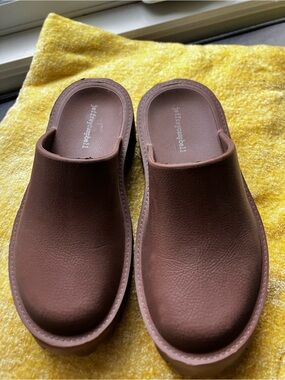 Jeffrey Campbell Men’s Chocolate Brown Slip-On Clogs